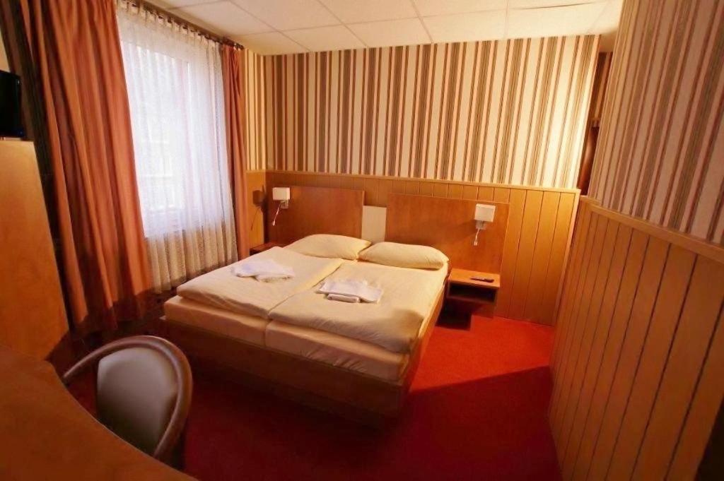 Hotel Elbinger Platz Bremerhaven Rum bild