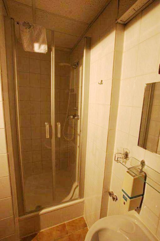 Hotel Elbinger Platz Bremerhaven Rum bild